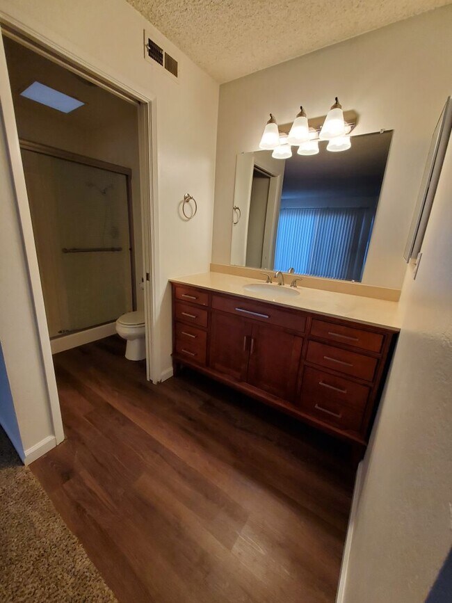 Foto del edificio - 3bd/2ba Home with Two Car Garage