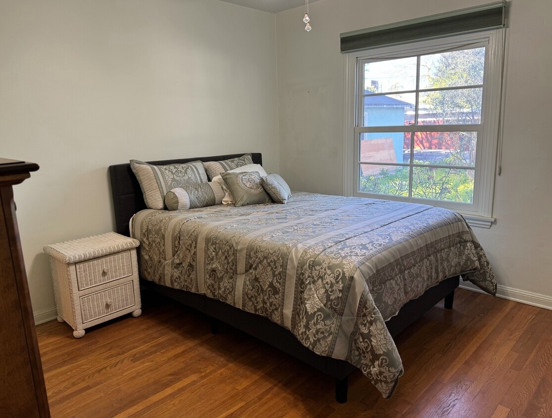 Master Bedroom - 5625 Cantaloupe Ave