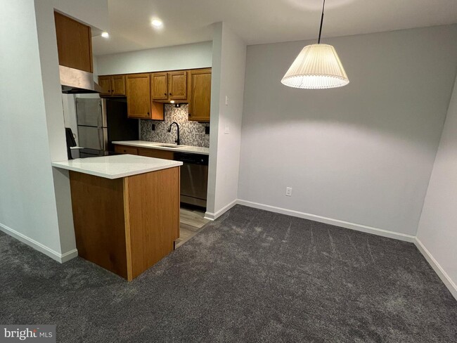Building Photo - 5900 Surrey Hill Pl