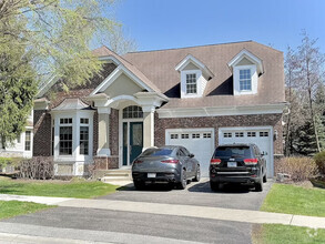 Building Photo - 2668 Summit Dr