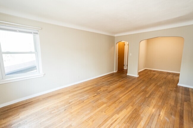 Building Photo - Larpenteur Villas
