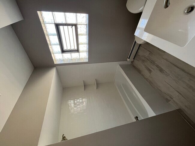 Building Photo - 5318 S Latrobe Ave