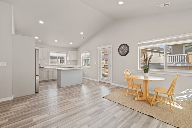 Building Photo - Home for Rent, Moses Lake