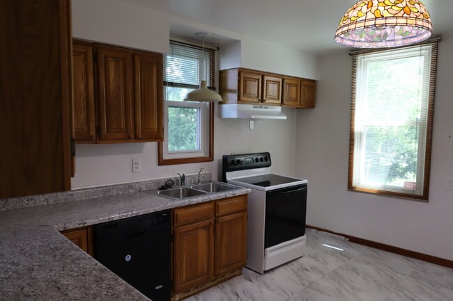 Building Photo - 7028 Idlewild Ave