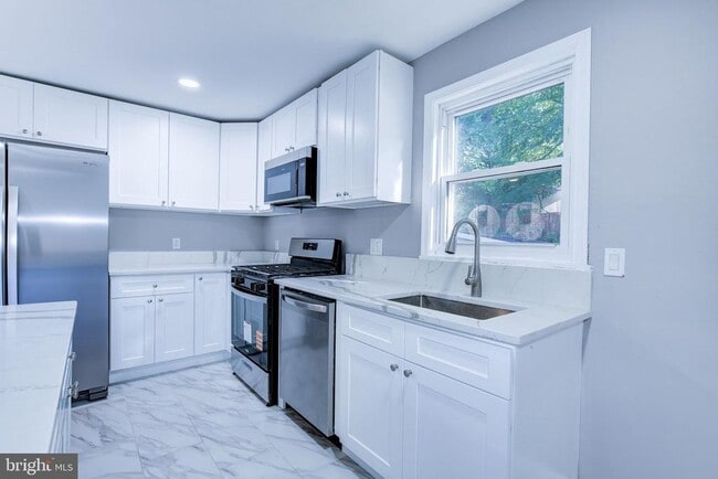 Foto del edificio - 3205 Henderson Ave