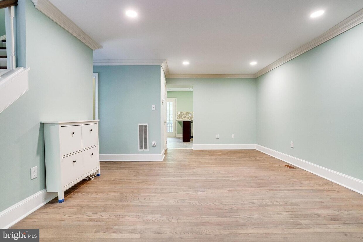 2428 S Walter Reed Dr, Arlington, VA 22206 Townhouse for Rent in