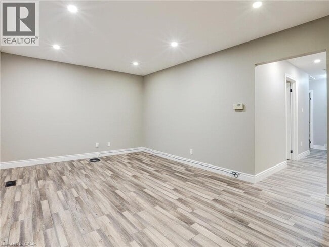 Building Photo - 55 Silver Aspen Crescent