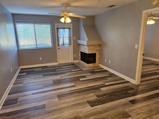 Foto del edificio - East Side 2 Bed 2 Bath Condo, Near Full Sail, UCF & Valencia.