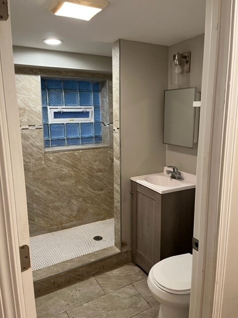 Bathroom with walk-in shower - 2016 N Sawyer Ave