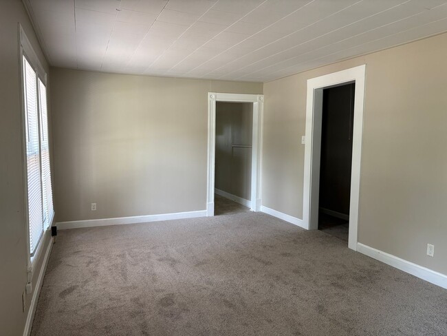 Building Photo - 2 Bedroom, 1 Bathroom House in High Point!