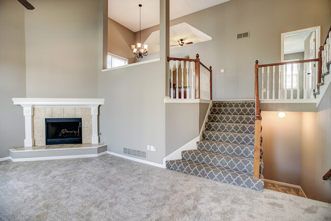 Building Photo - {5015} Live in Oakmont + Bright and Open F...