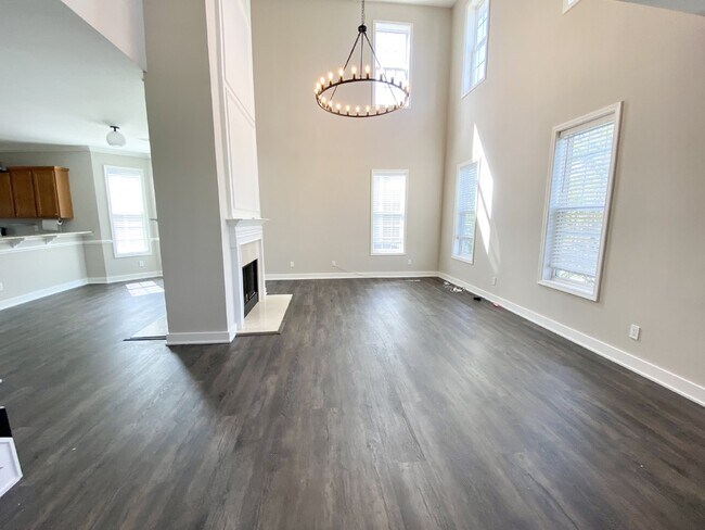 Foto del edificio - Spacious End Unit, Four Bedroom Townhouse in Cypress Ridge!