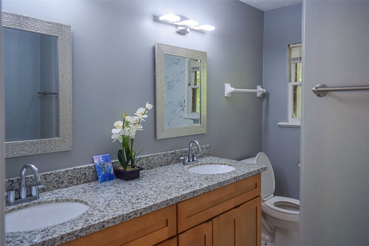 Foto principal - 5901 Darnell St