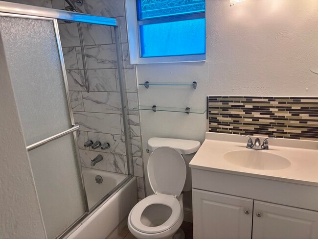 Foto del edificio - 2213 NE 1st Ct