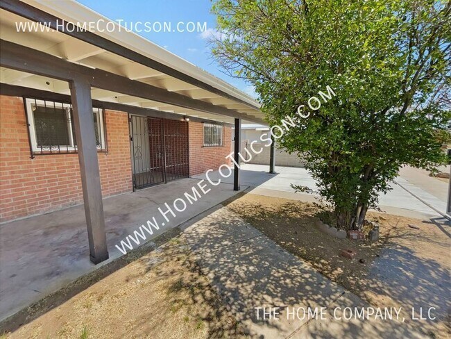 Building Photo - Charming 1970's Brick Home with Modern Upg...