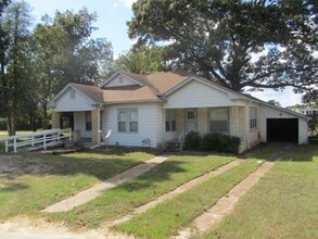 Building Photo - 3002 Montgomery Rd