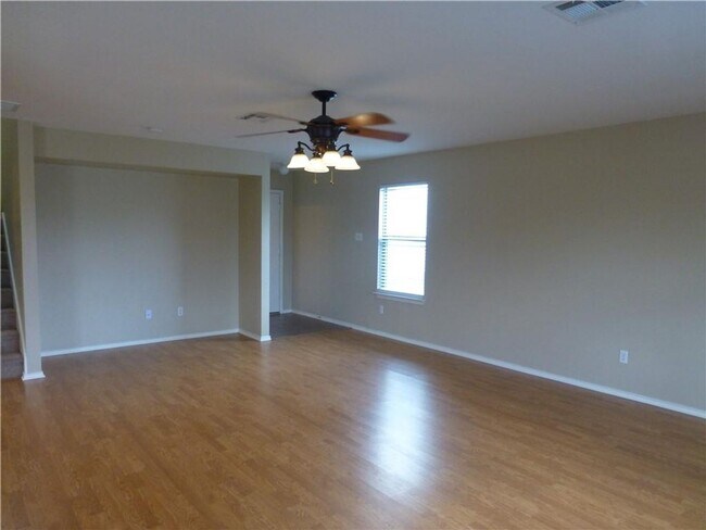 Foto del edificio - Beautiful Home on A Cul De Sac with Large Backyard