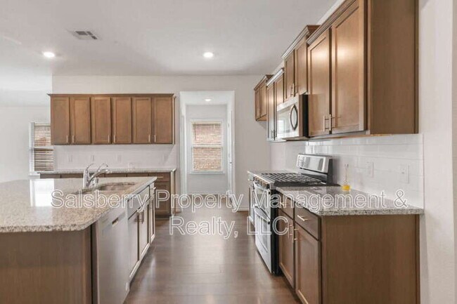 Building Photo - 503 Willow View Way