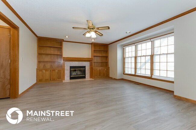 Building Photo - 5620 Meadow View Dr