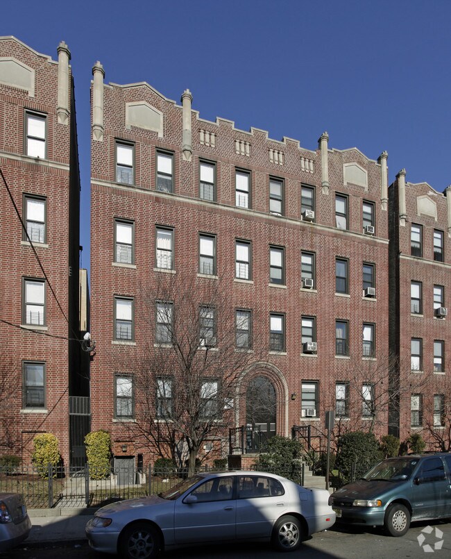 Primary Photo - 462-478 Bramhall Ave