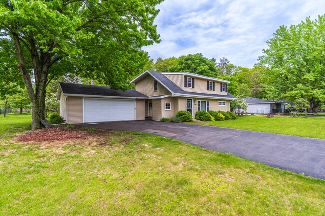 Building Photo - 226302 Swan Ave