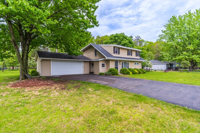 Foto del edificio - 226302 Swan Ave