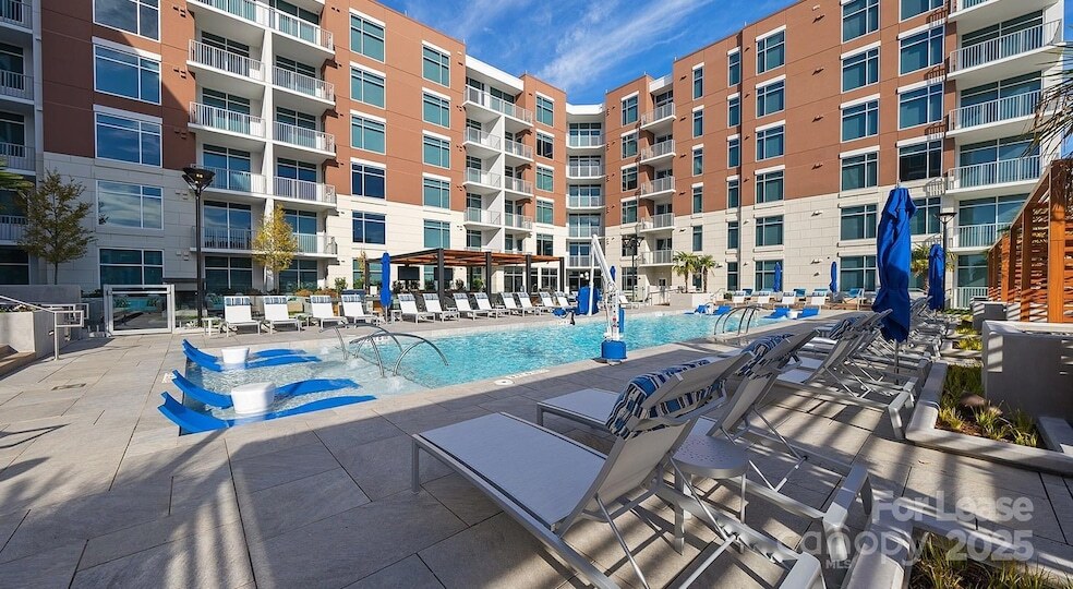 Primary Photo - 4425 Sharon Rd