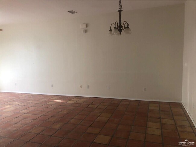 Building Photo - 709 San Angel St