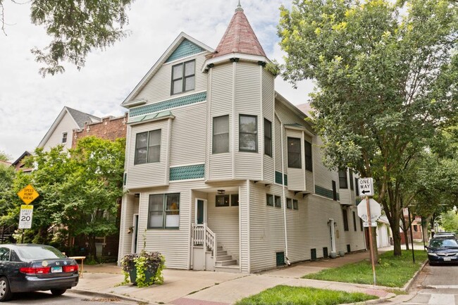 Foto del edificio - 3 bedroom in Chicago IL 60613