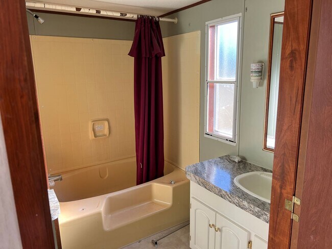 Foto del edificio - 3 bedroom 2 bath mobile home for rent