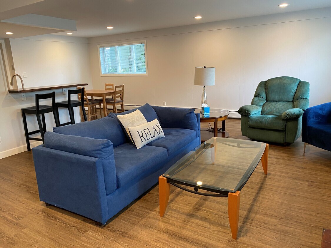 Living Room - 147 S Curtis St