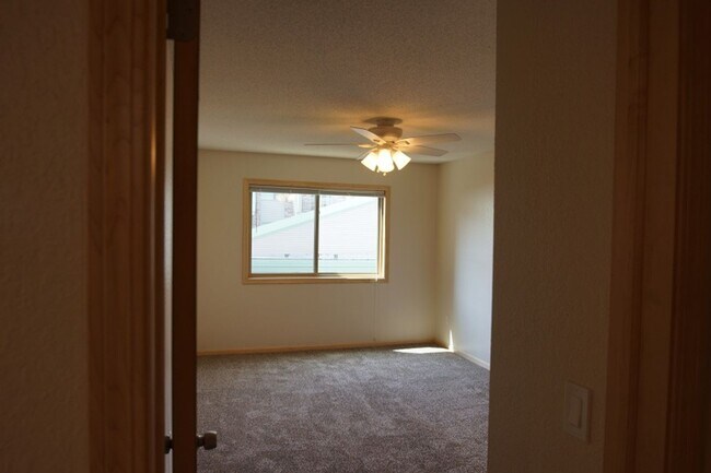 Foto del edificio - Remodeled 1BR Walk In Closet