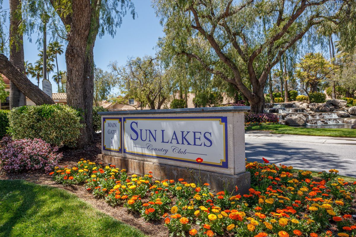 Foto principal - 5168 W Pinehurst Dr