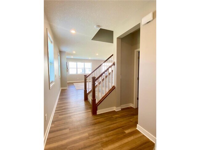Foto del edificio - 7268 Alvarado Ln N