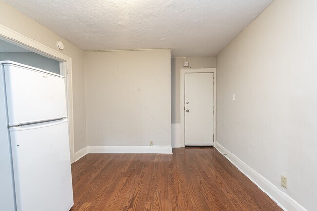 Photo du bâtiment - 28 Balmoral Ave.