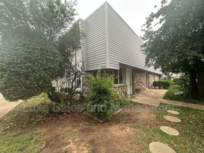 6004 NW Expressway - 6004 NW Expressway House