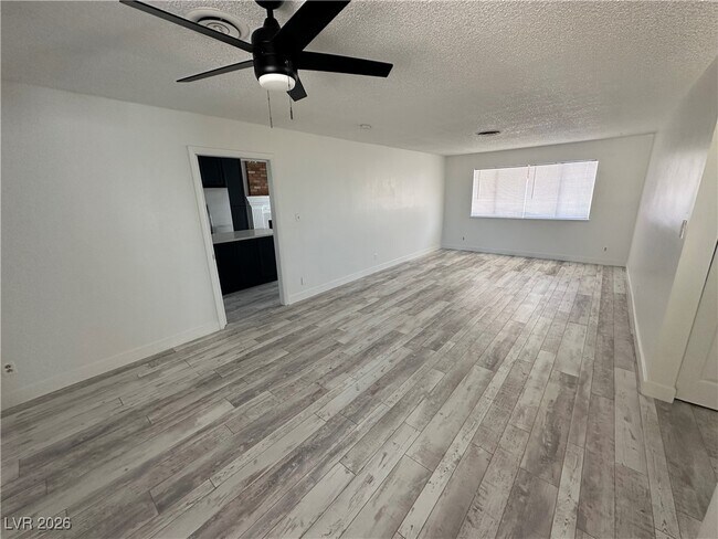 Foto del edificio - 4364 Annie Oakley Dr