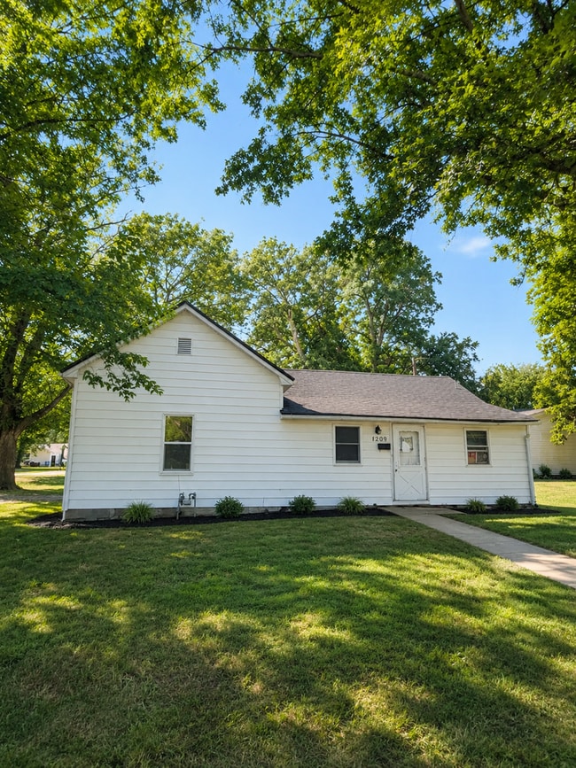 Building Photo - 1209 Poplar St