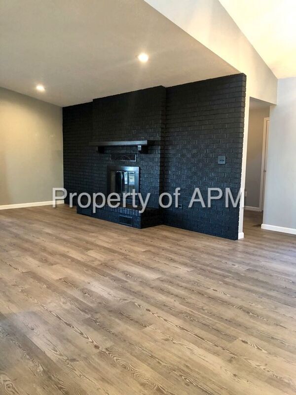 Building Photo - 944 W Locust Ln