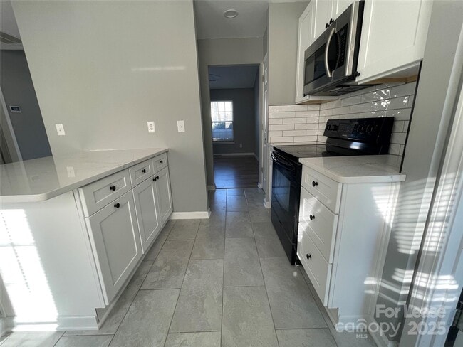 Building Photo - 1755 Rosewell Dr