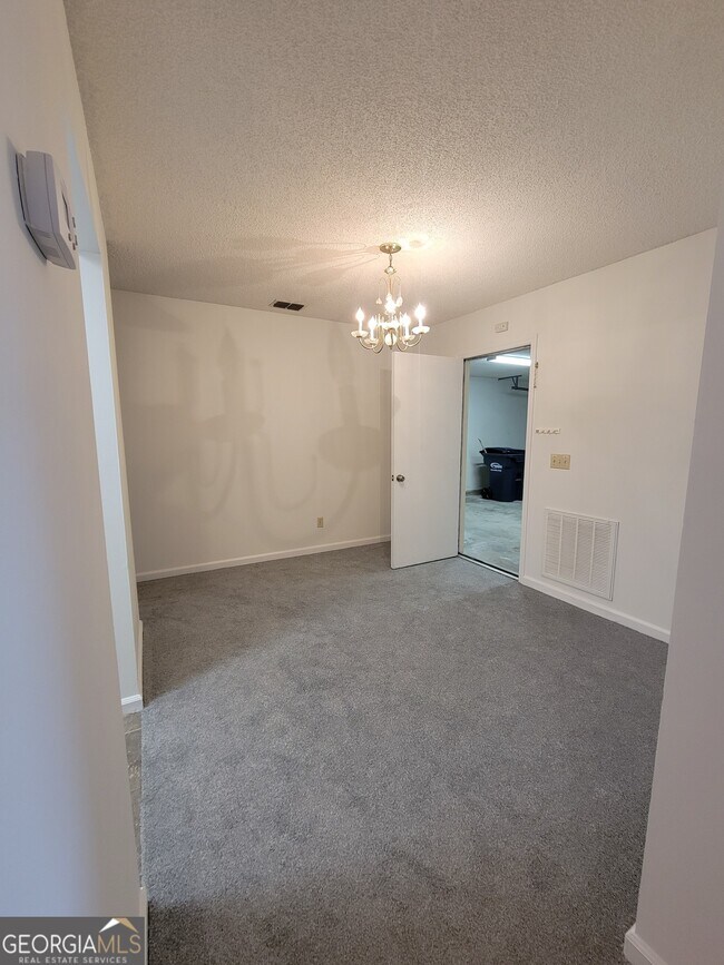 Foto del edificio - 153 Windsor Cir
