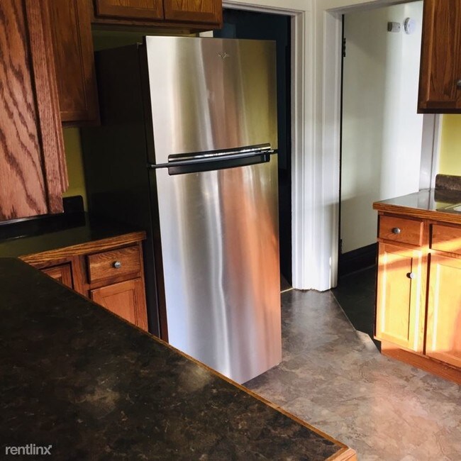 Building Photo - 2 br, 1 bath Apartment - 623 Raub St 2 Unit 2