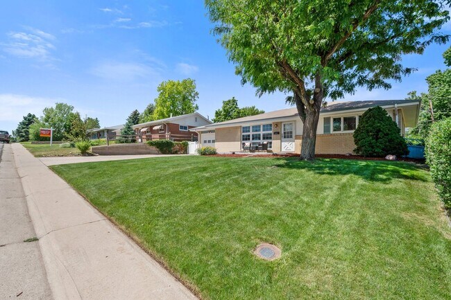 Building Photo - Ranch Style / 5 bedroom / Harvey Park