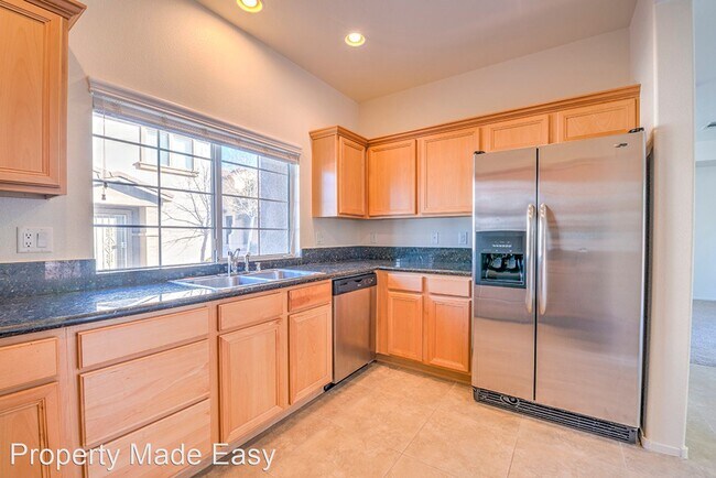 Building Photo - 3 br, 2.5 bath House - 921 Maple Pines Ave