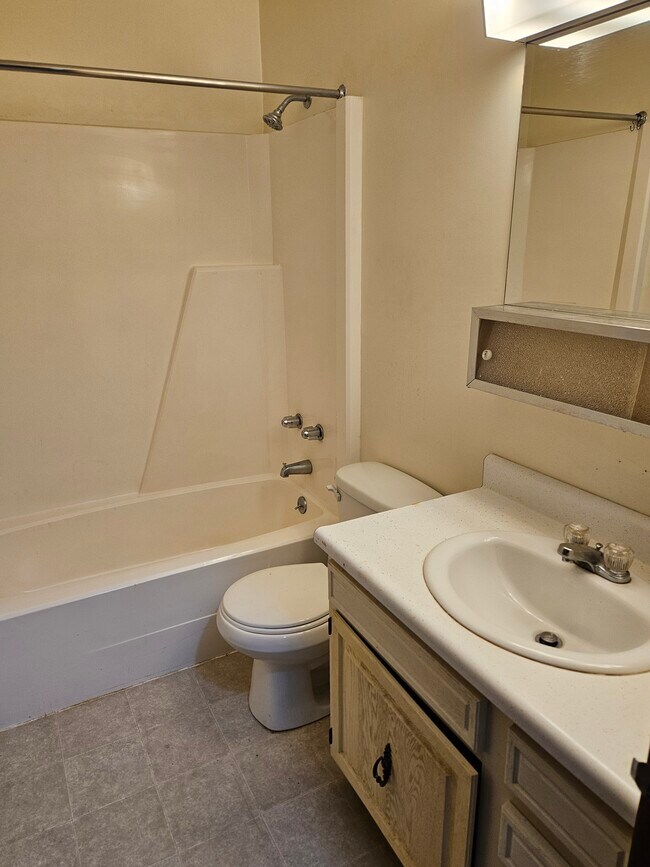 Foto del edificio - 2146 Tanglewood Ave