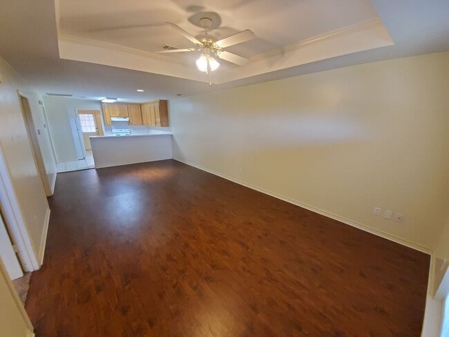 Building Photo - College Station - 3 bedroom / 2 Bath Duple...