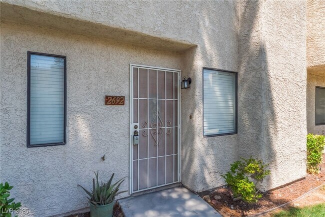 Foto del edificio - 2692 Matogroso Ln