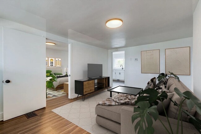 Available JUNE 2026 - 1 Bed w/ off street parking, beautiful view - Available JUNE 2026 - 1 Bed w/ off street parking, beautiful view House