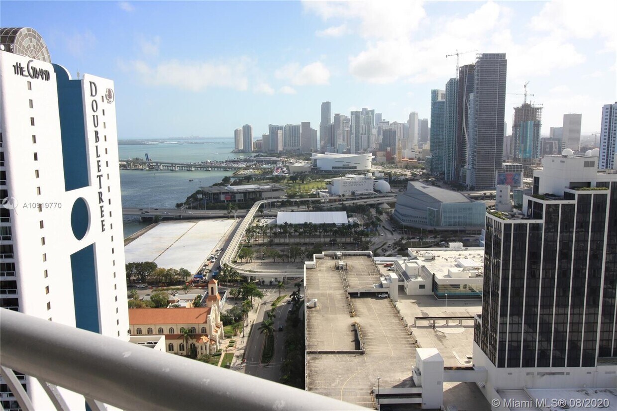 Primary Photo - 1750 N Bayshore Dr 3612 Miami Fl 33132