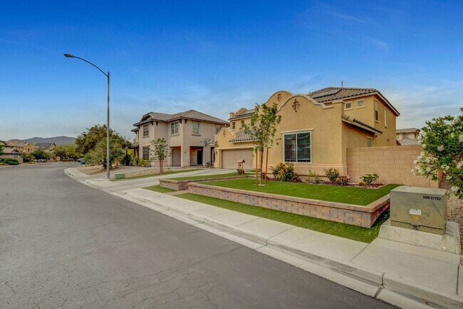 Foto del edificio - Spacious 4-Bedroom Home for Lease in Gated...